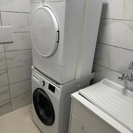 1 Bedroom With Private Bathroom In A Shared 3 Bedroom In Swieqi 10 Min From Paceville And Guest house *