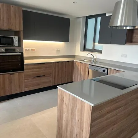 Guest house 1 Bedroom With Private Bathroom In A Shared 3 Bedroom In Swieqi 10 Min From Paceville And Is-Swieqi