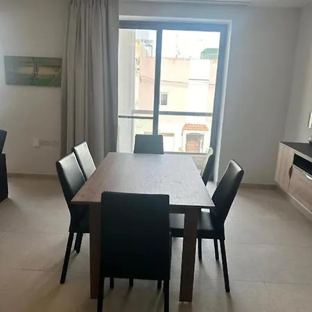 1 Bedroom With Private Bathroom In A Shared 3 Bedroom In Swieqi 10 Min From Paceville And