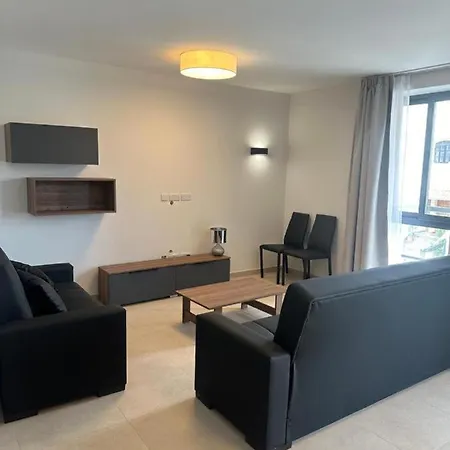 1 Bedroom With Private Bathroom In A Shared 3 Bedroom In Swieqi 10 Min From Paceville And Guest house