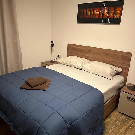 1 Bedroom With Private Bathroom In A Shared 3 Bedroom In Swieqi 10 Min From Paceville And Guest house *