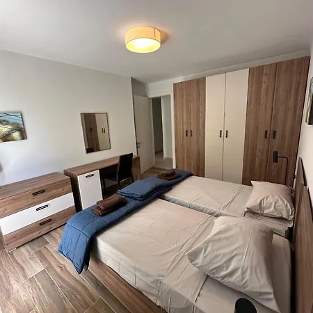 1 Bedroom With Private Bathroom In A Shared 3 Bedroom In Swieqi 10 Min From Paceville And Guest house *