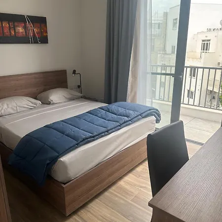 1 Bedroom With Private Bathroom In A Shared 3 Bedroom In Swieqi 10 Min From Paceville And Guest house